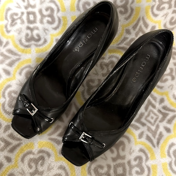Size 7.5 Maripe black heels, peep toe, silver buckle - Picture 3 of 8